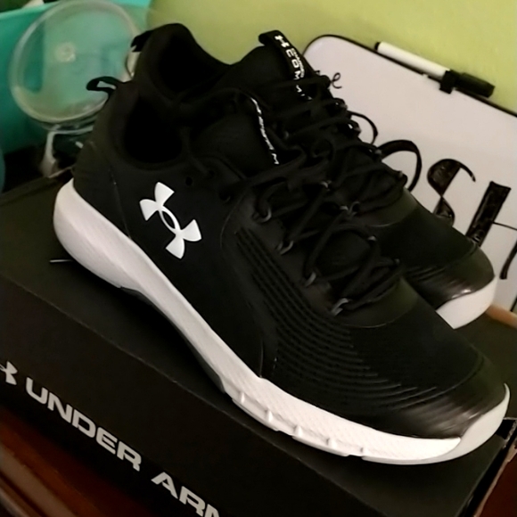 Under Armour UA Charged Commit TR3 4E NWT